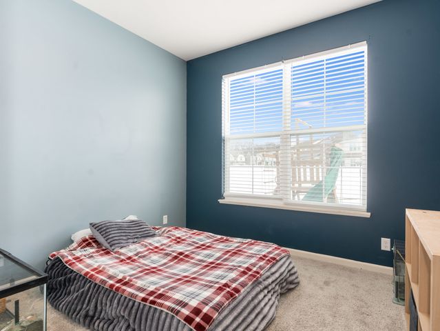 387 S Pointe Avenue, South Elgin, IL 60177