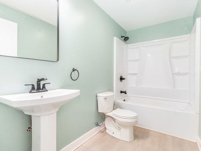 387 S Pointe Avenue, South Elgin, IL 60177