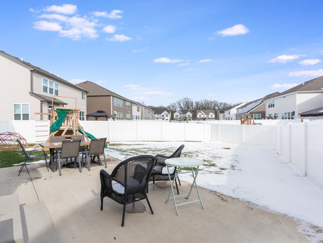 387 S Pointe Avenue, South Elgin, IL 60177