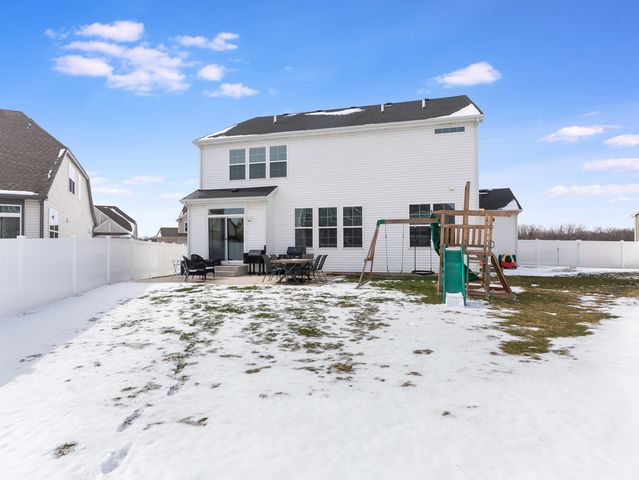 387 S Pointe Avenue, South Elgin, IL 60177