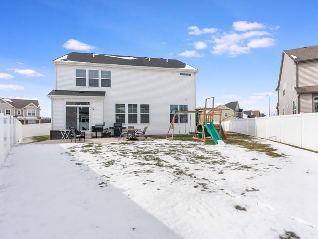 387 S Pointe Avenue, South Elgin, IL 60177