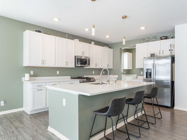 387 S Pointe Avenue, South Elgin, IL 60177