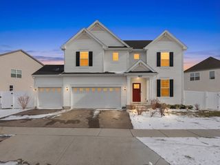 387 S Pointe Avenue, South Elgin, IL 60177