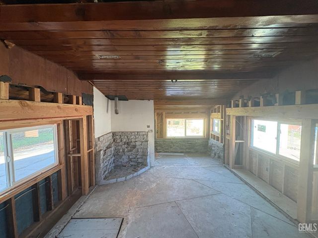 313 S Robinson Street, Tehachapi, CA 93561