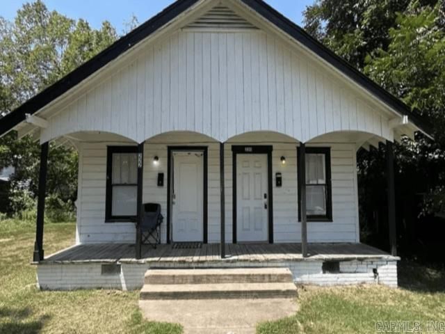 220 & 222 College Park Circle, North Little Rock, AR 72114