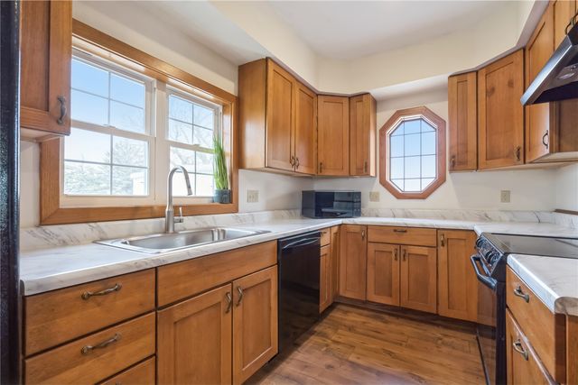 4145 Grubbs Creek Rd., Center Point, IA 52213