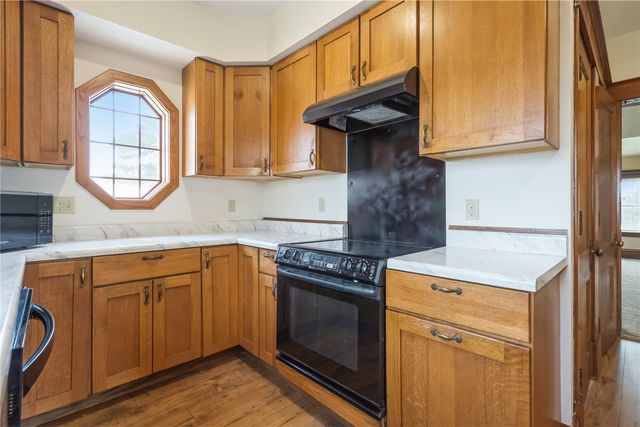 4145 Grubbs Creek Rd., Center Point, IA 52213