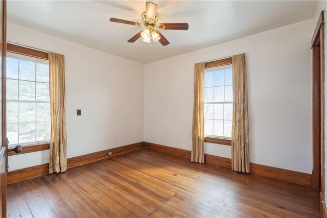 4145 Grubbs Creek Rd., Center Point, IA 52213