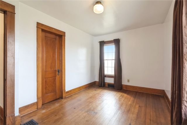 4145 Grubbs Creek Rd., Center Point, IA 52213