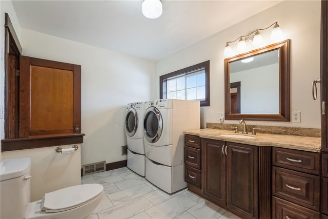 4145 Grubbs Creek Rd., Center Point, IA 52213