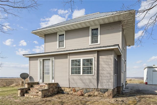 4145 Grubbs Creek Rd., Center Point, IA 52213