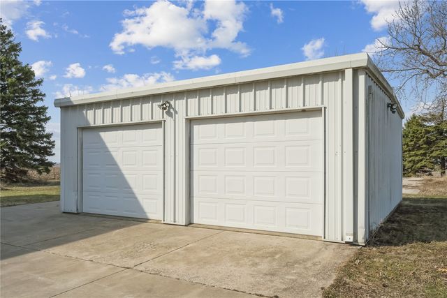 4145 Grubbs Creek Rd., Center Point, IA 52213