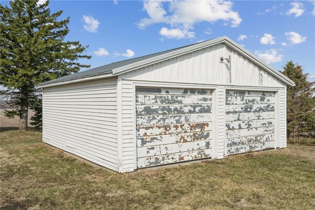 4145 Grubbs Creek Rd., Center Point, IA 52213