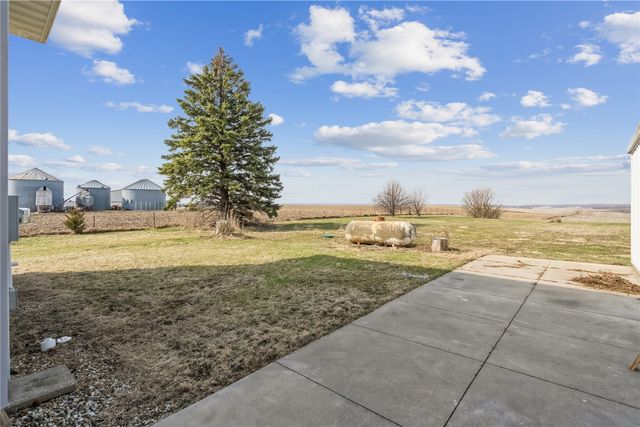 4145 Grubbs Creek Rd., Center Point, IA 52213