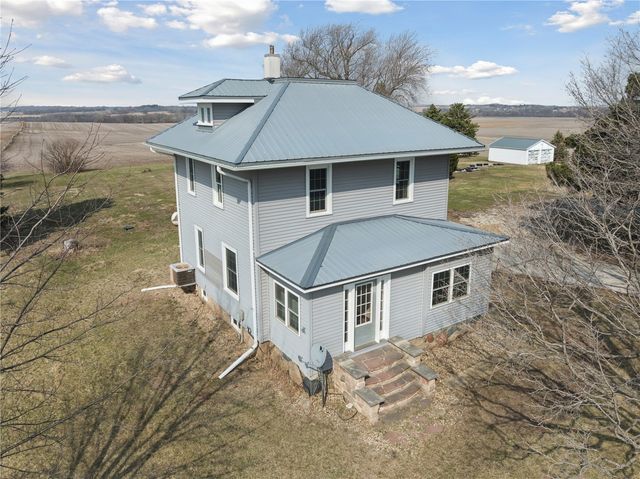 4145 Grubbs Creek Rd., Center Point, IA 52213