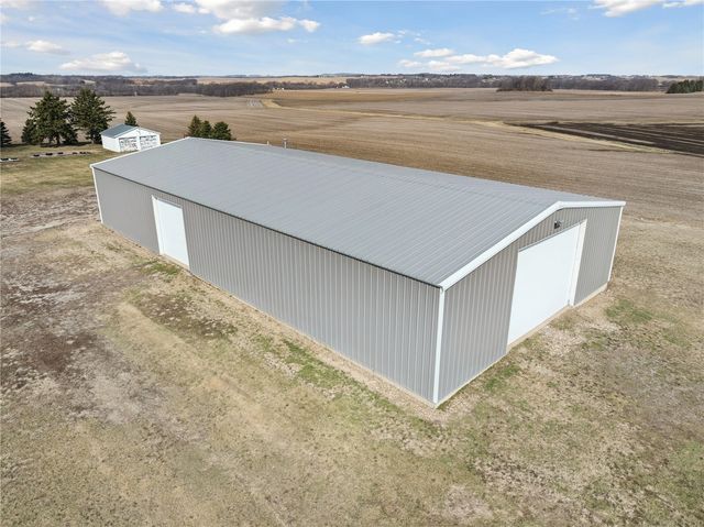 4145 Grubbs Creek Rd., Center Point, IA 52213
