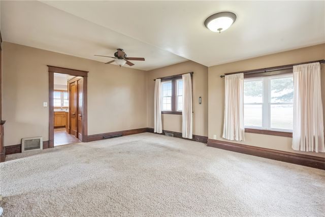 4145 Grubbs Creek Rd., Center Point, IA 52213