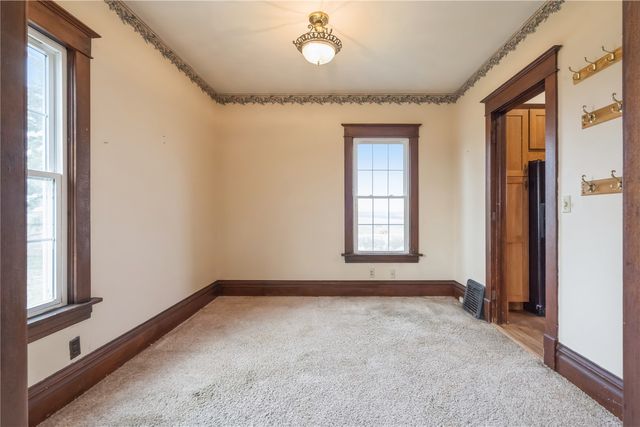 4145 Grubbs Creek Rd., Center Point, IA 52213