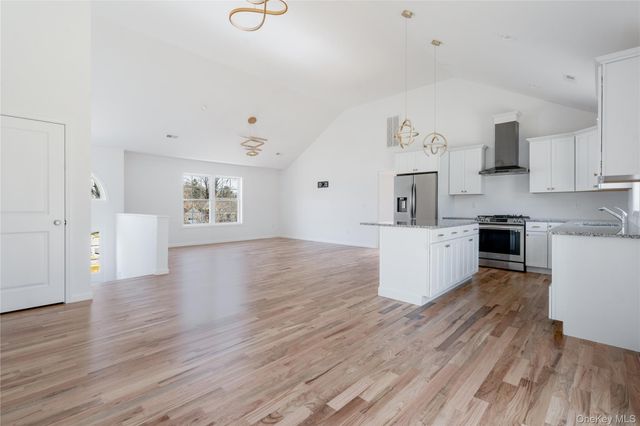 157 S Quaker Lane, Hyde Park, NY 12538
