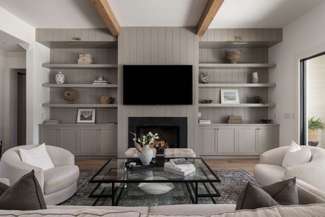 825 Forest Hills Dr, Nashville, TN 37220