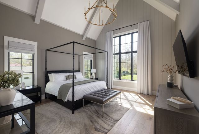 825 Forest Hills Dr, Nashville, TN 37220