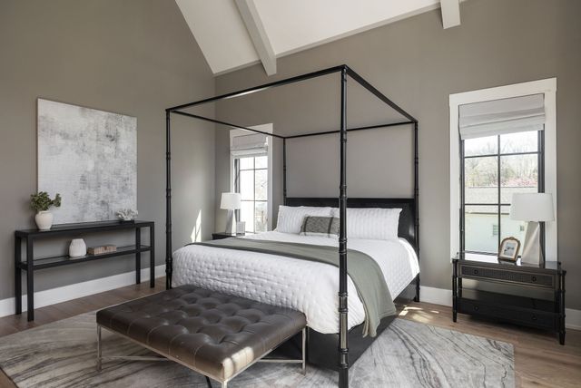 825 Forest Hills Dr, Nashville, TN 37220