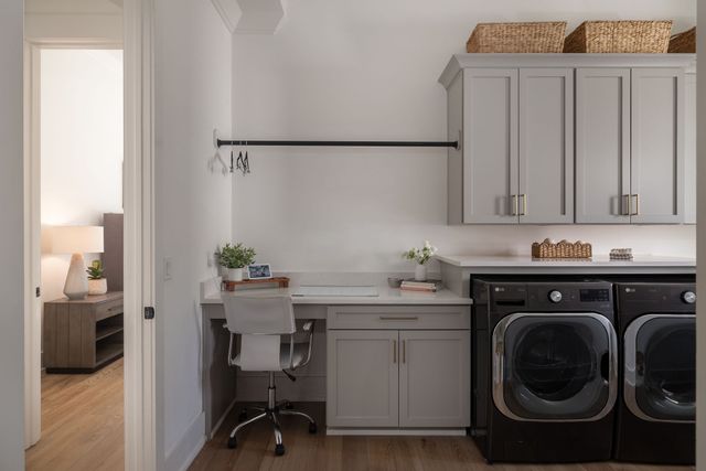 825 Forest Hills Dr, Nashville, TN 37220