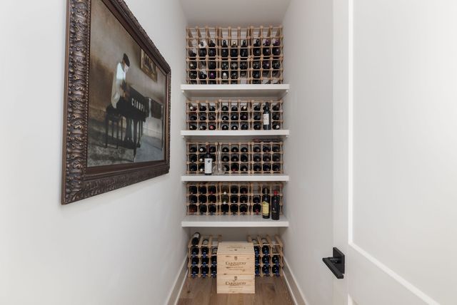 825 Forest Hills Dr, Nashville, TN 37220