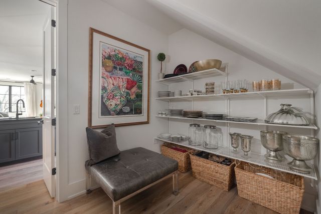 825 Forest Hills Dr, Nashville, TN 37220