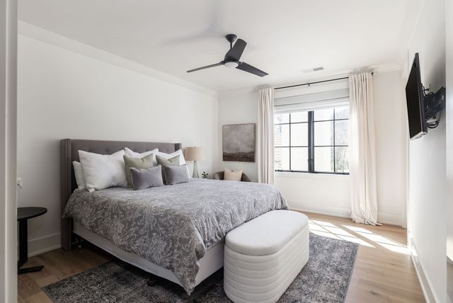 825 Forest Hills Dr, Nashville, TN 37220