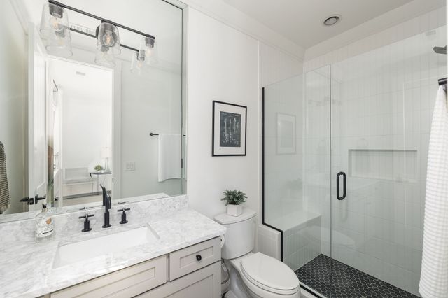 825 Forest Hills Dr, Nashville, TN 37220