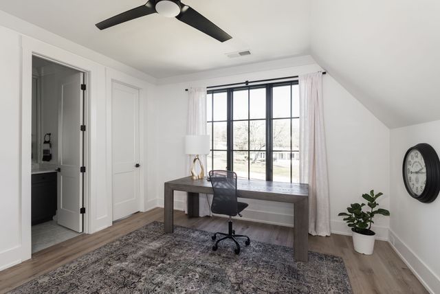 825 Forest Hills Dr, Nashville, TN 37220