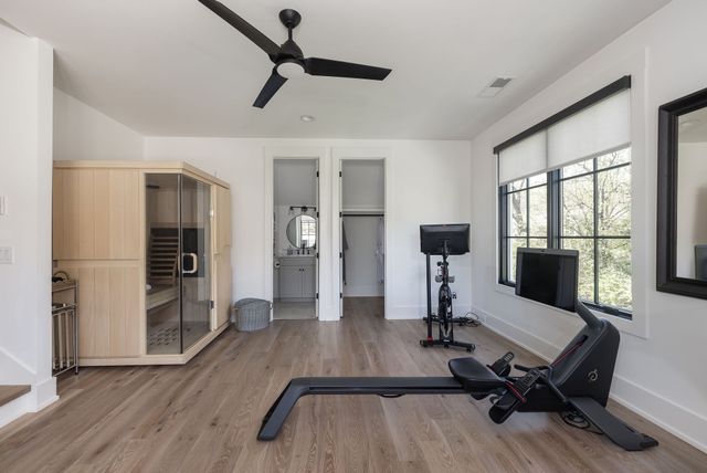 825 Forest Hills Dr, Nashville, TN 37220