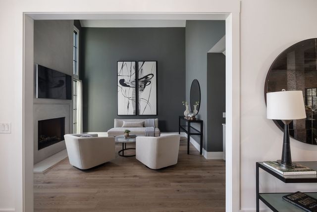 825 Forest Hills Dr, Nashville, TN 37220