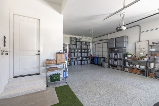 825 Forest Hills Dr, Nashville, TN 37220