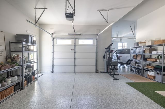 825 Forest Hills Dr, Nashville, TN 37220