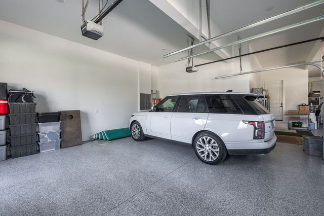 825 Forest Hills Dr, Nashville, TN 37220