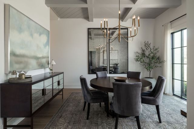 825 Forest Hills Dr, Nashville, TN 37220