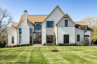 825 Forest Hills Dr, Nashville, TN 37220