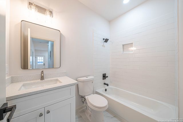 140 Camino Verde, La Vernia, TX 78121