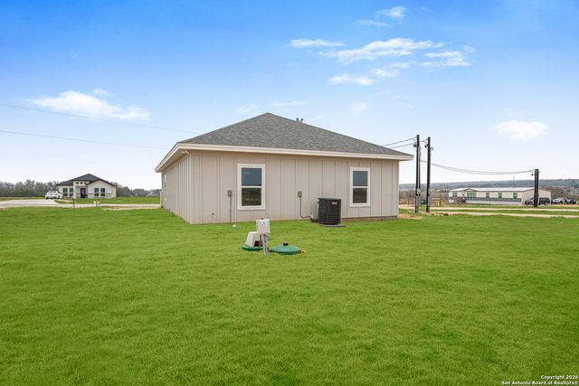 140 Camino Verde, La Vernia, TX 78121