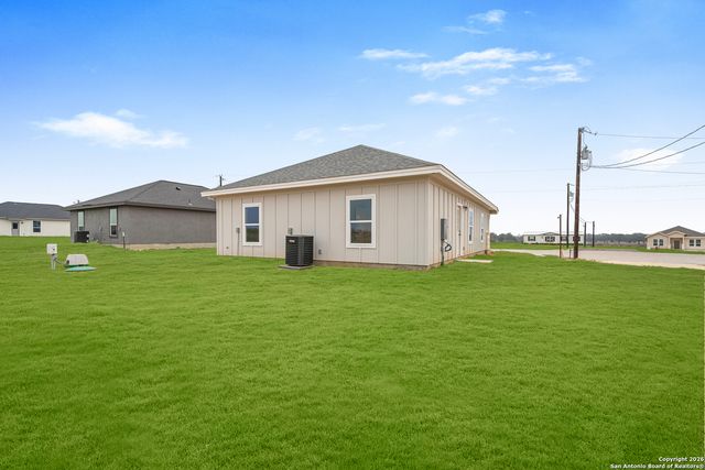 140 Camino Verde, La Vernia, TX 78121
