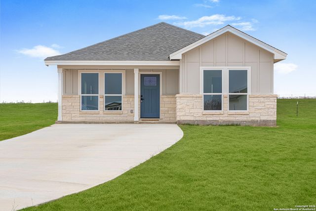 140 Camino Verde, La Vernia, TX 78121