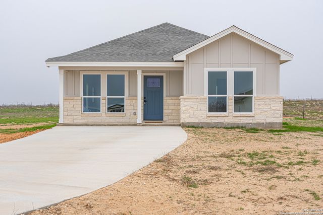 140 Camino Verde, La Vernia, TX 78121