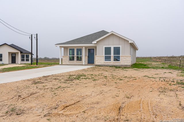 140 Camino Verde, La Vernia, TX 78121