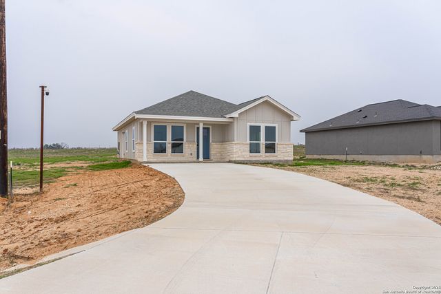 140 Camino Verde, La Vernia, TX 78121