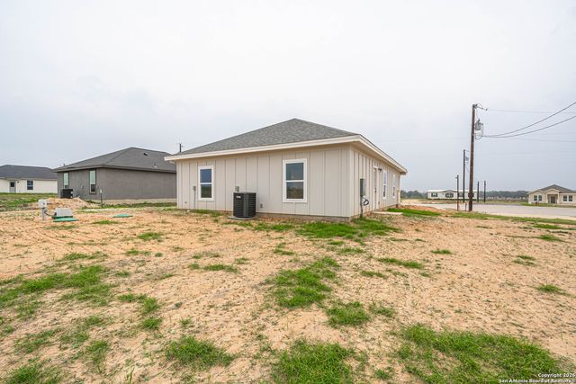 140 Camino Verde, La Vernia, TX 78121