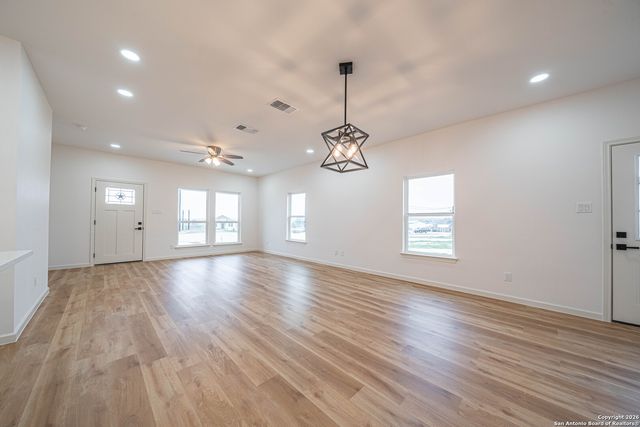 140 Camino Verde, La Vernia, TX 78121