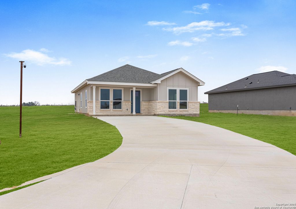 140 Camino Verde, La Vernia, TX 78121