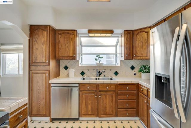 1914 105Th Ave, Oakland, CA 94603